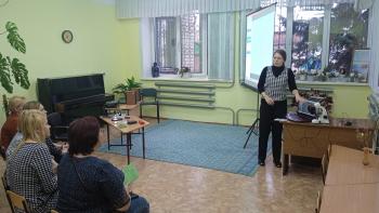 Практикум «Под микроскопом – параллельная реальность» провели сотрудники Кванториума и Технопарка на базе детского эколого-туристического центра
