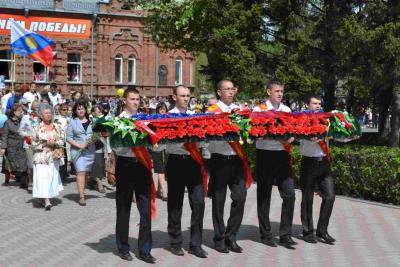 Возложение гирлянды Памяти к мемориалу войнам-бийчанам