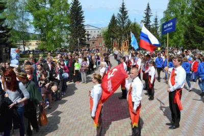 Возложение гирлянды Памяти к мемориалу войнам-бийчанам