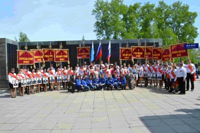 Возложение гирлянды Памяти к мемориалу войнам-бийчанам