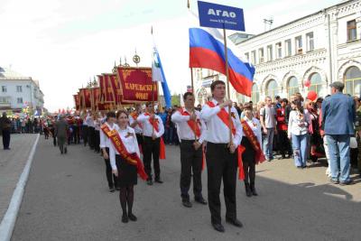 Возложение гирлянды Памяти к мемориалу войнам-бийчанам