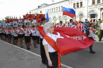 Возложение гирлянды Памяти к мемориалу войнам-бийчанам