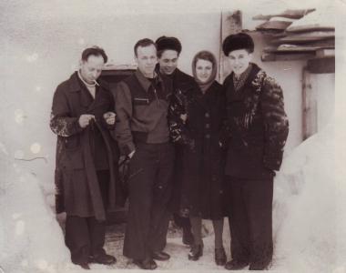Слева направо: В.Е. Ноздричев, Н.Е. Ноздричев, В. Фролов, Е.С. Ершова, В. Исаков